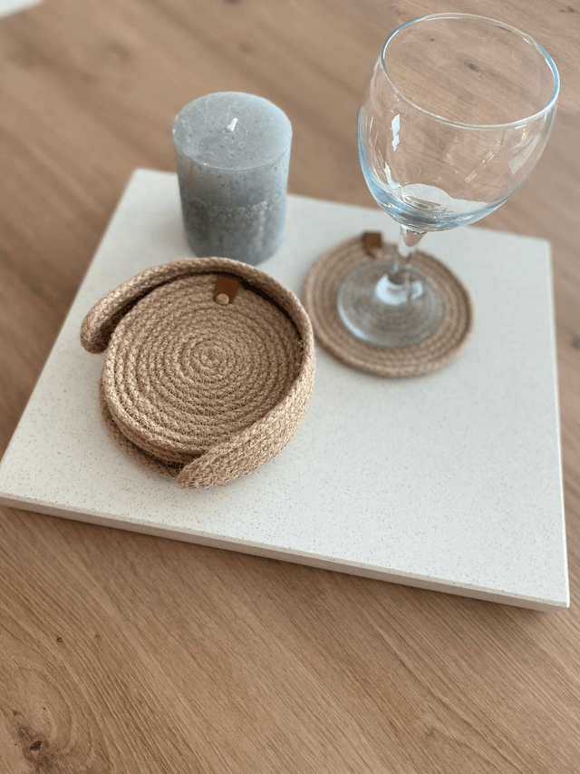 Dessous de verre  en jute tressée et leur rangement  