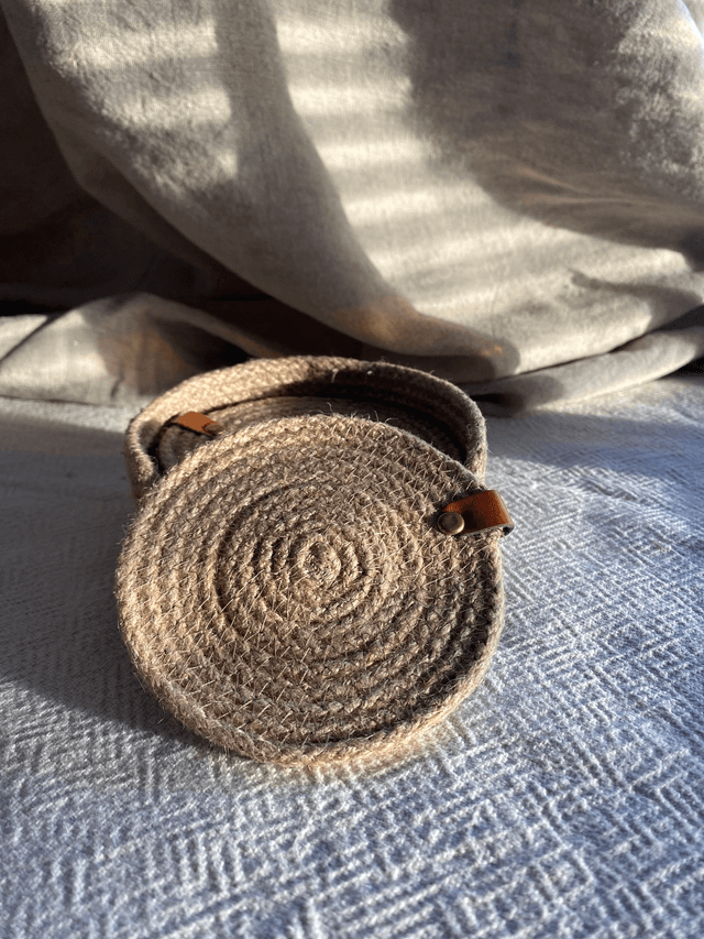Dessous de verre  en jute tressée et leur rangement  