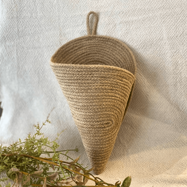 Cornet suspendu en jute tressée 
