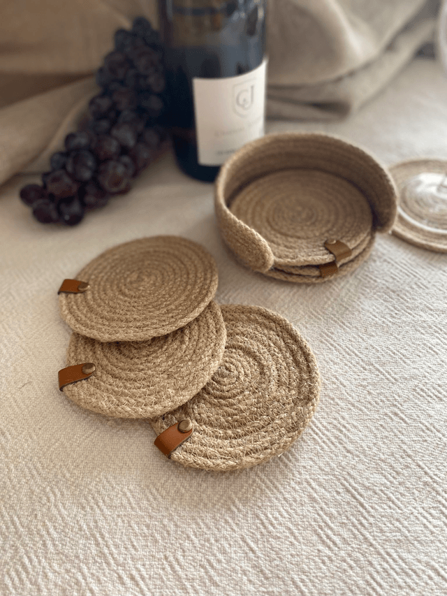 Dessous de verre  en jute tressée et leur rangement  